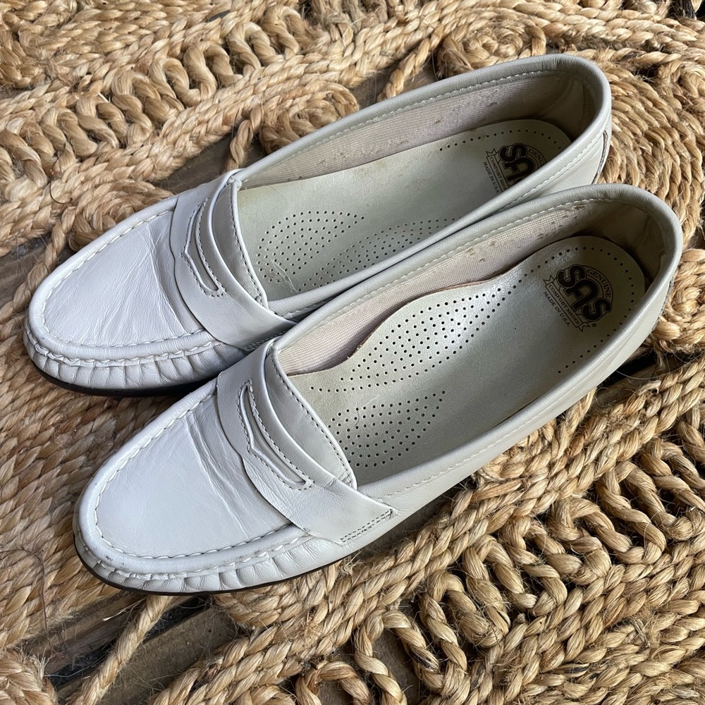 Vintage SAS bone loafers size 6.5